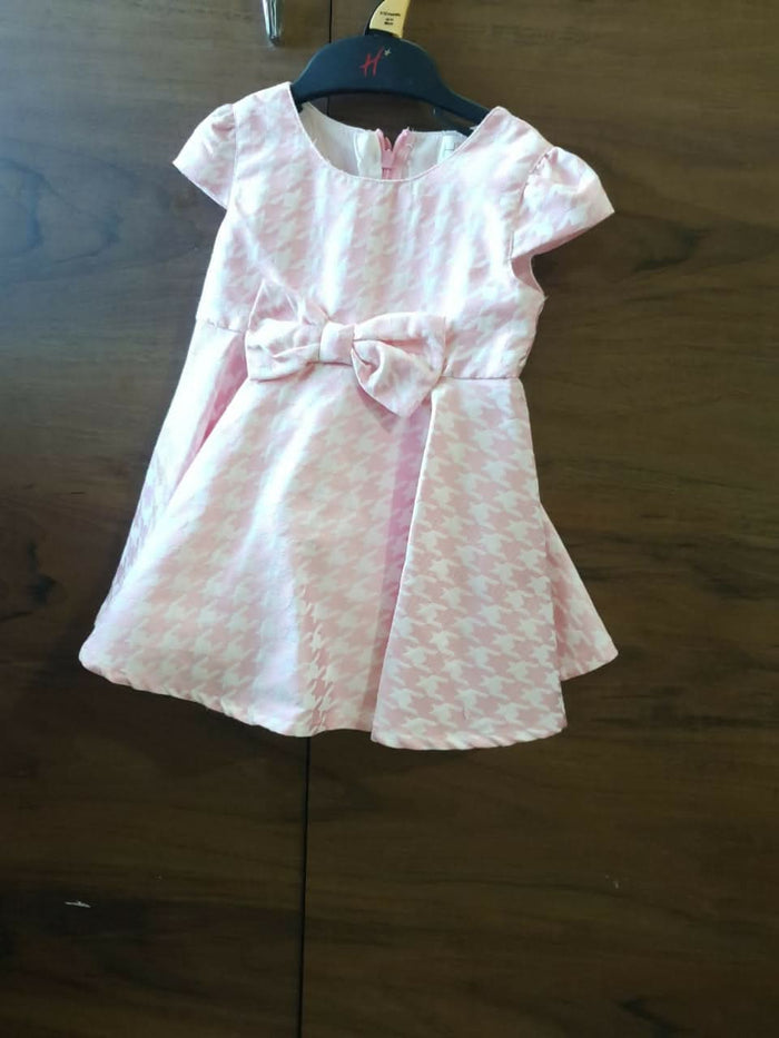 Shop now for adorable frocks and dresses for baby girls, offering comfort and charming style for any occasion!