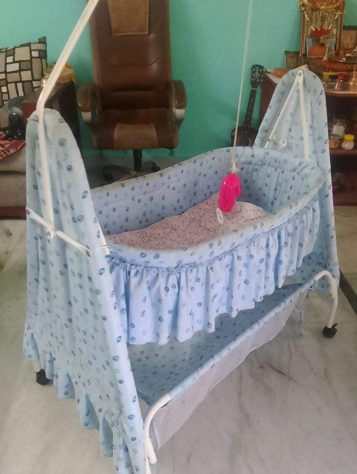 MEE MEE Baby Cradle With Swing