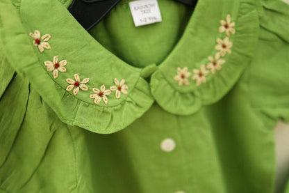 Discover the adorable 100% cotton Peter Pan collar top for girls, offering soft, breathable comfort and timeless style for any occasion.