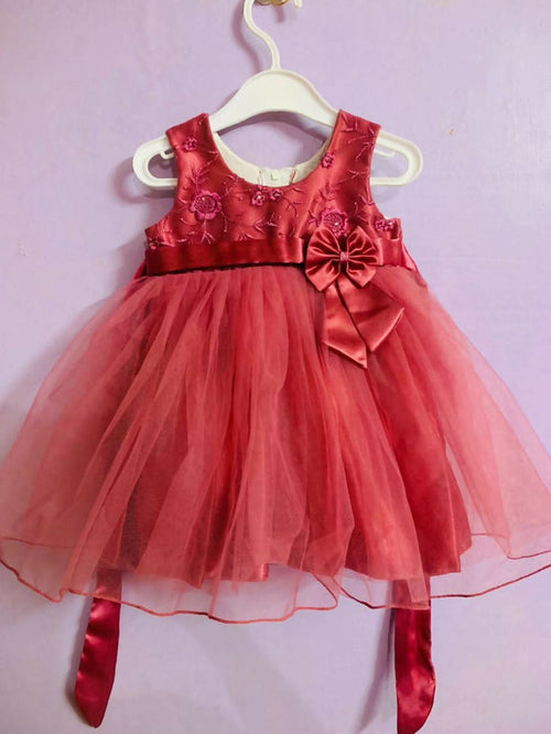 Adorn your baby girl in elegant comfort with our Baby Frock/Dress – featuring soft fabrics, delightful patterns, and easy dressing for any occasion.