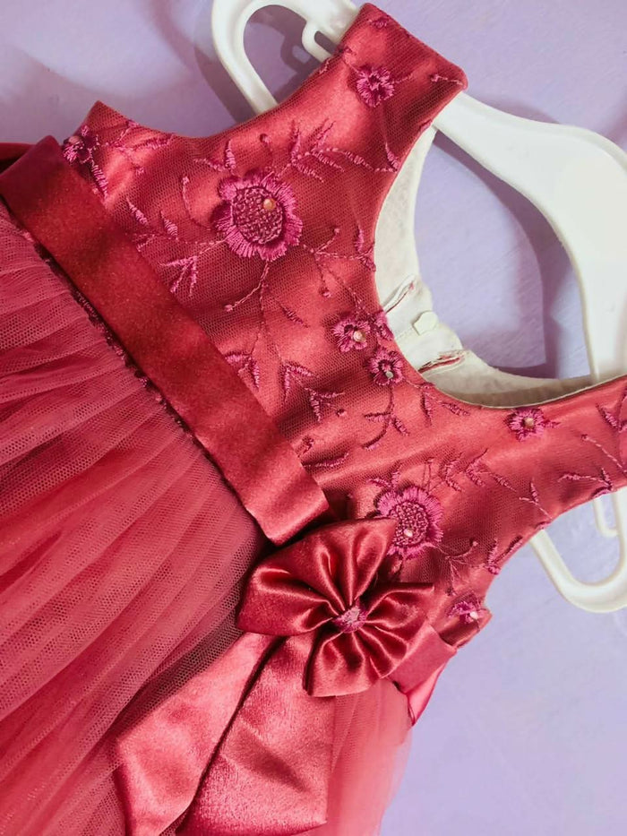 Adorn your baby girl in elegant comfort with our Baby Frock/Dress – featuring soft fabrics, delightful patterns, and easy dressing for any occasion.