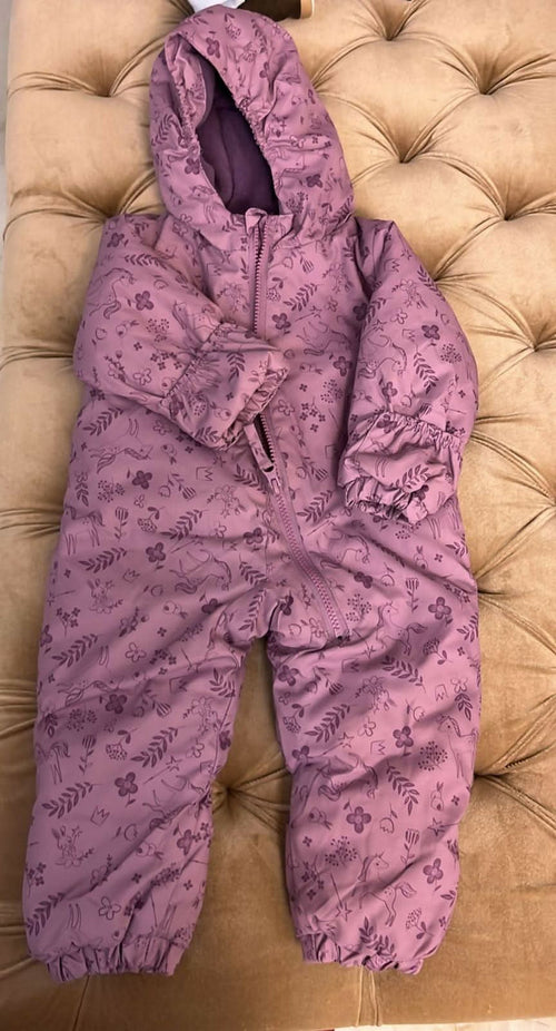 Keep your baby warm and cozy outdoors with the Baby Windsheeter with Warm Inside, featuring a soft and snug inner lining for chilly days. Crafted for durability and comfort, this windsheeter is perfect for outdoor adventures.