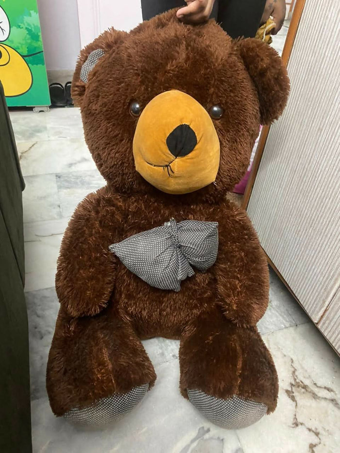 Discover the Big Teddy Bear, an oversized plush toy made from ultra-soft materials, perfect for hugging, snuggling, and playing, bringing comfort and joy to children of all ages.