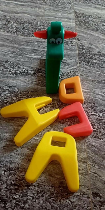 High-quality plastic Building Game featuring crocodile and giraffe designs, enhancing creativity and fine motor skills in children.