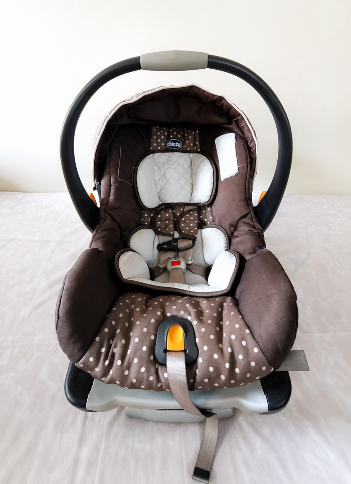 Chicco KeyFit 30 Infant Car Seat B130 with Stay-in-Car Base in Some Used condition, available in Chennai, Tamil Nadu, suitable for infants 4–30 lb with padded seating, safety harness, and secure base installation.