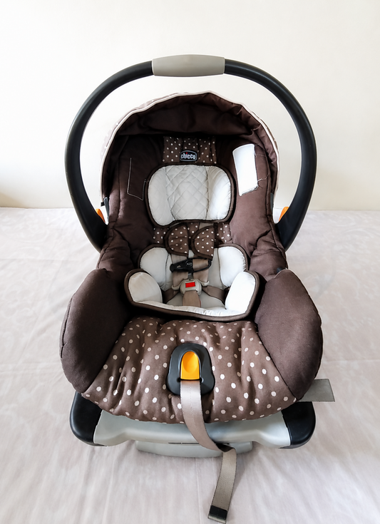 Chicco KeyFit 30 Infant Car Seat B130 with Stay-in-Car Base in Some Used condition, available in Chennai, Tamil Nadu, suitable for infants 4–30 lb with padded seating, safety harness, and secure base installation.