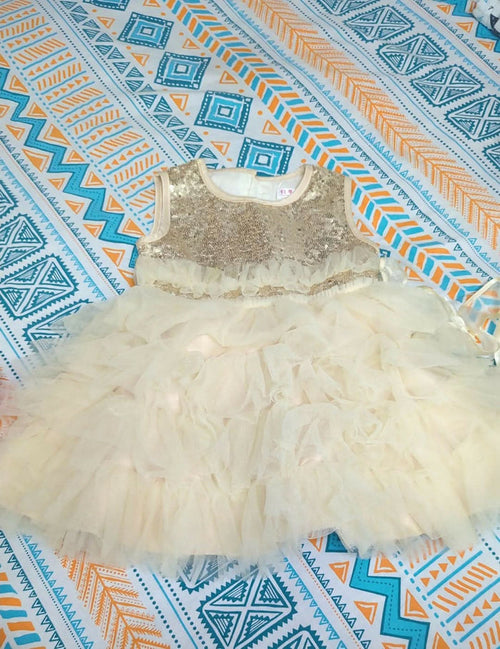 Dress your little princess in style with our charming collection of frocks/dresses for baby girls, designed for comfort and cuteness!