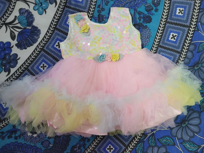Beautiful Dress/Frock for Baby Girl – Soft fabric, charming design, and perfect for special occasions or daily wear.