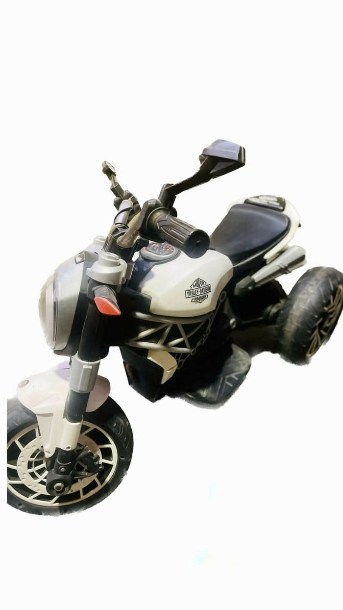 Give your child the thrill of adventure with this safe, fun, and easy-to-ride electric bike!