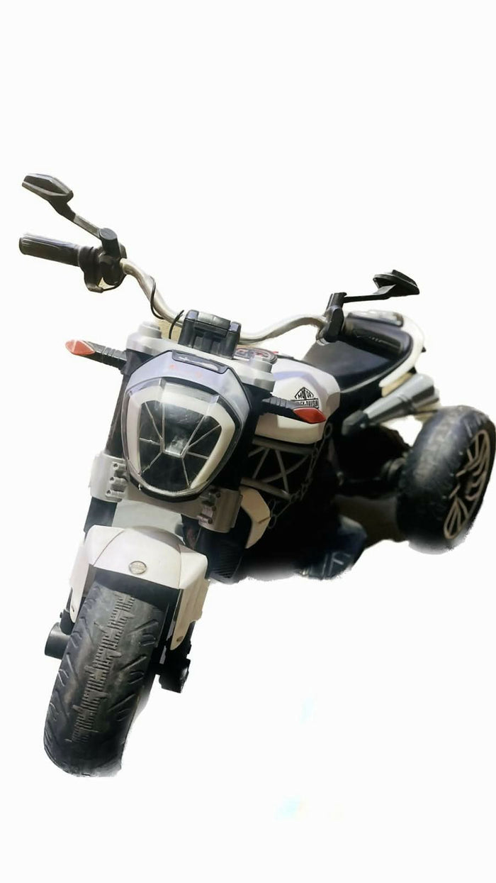 Give your child the thrill of adventure with this safe, fun, and easy-to-ride electric bike!