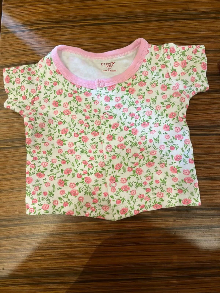 The ETEN BABY Top for Baby – Set of 2 offers soft, breathable tops designed for your baby's comfort.