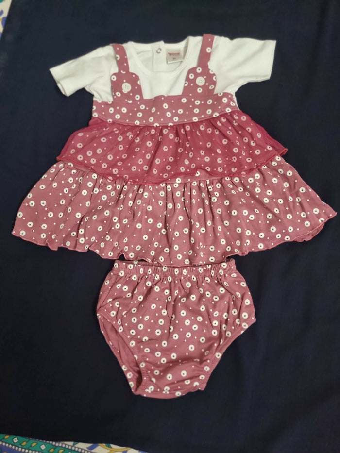 Adorable and practical, our Frock/Dress with Shorts set for baby girls combines elegance and comfort, perfect for playtime and special occasions.