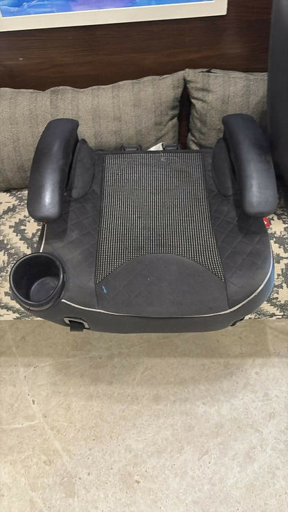 Graco car seat – trusted safety and comfort for your child’s every journey.