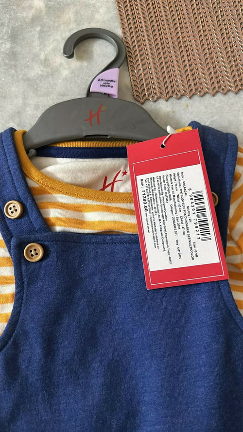 Elevate your baby’s style with the HAMLEYS 2 Piece Bodysuit Dungaree set, combining comfort and cuteness for any occasion!