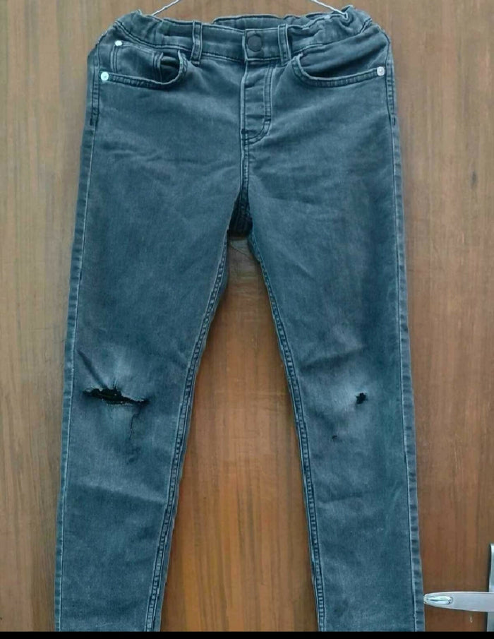 H&M Ripped Jeans in Some Used condition featuring a trendy distressed denim design, comfortable fit, and stylish casual look for everyday wear, outings, playdates, and casual occasions.