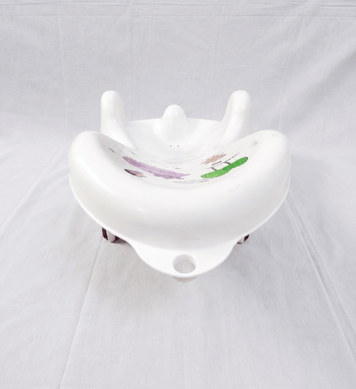 Keeeper Ergonomic Baby Bath Support Infant Bath Recliner Safari with ergonomic shape, non-slip design, sturdy construction, and comfortable support to help keep babies secure during bath time.