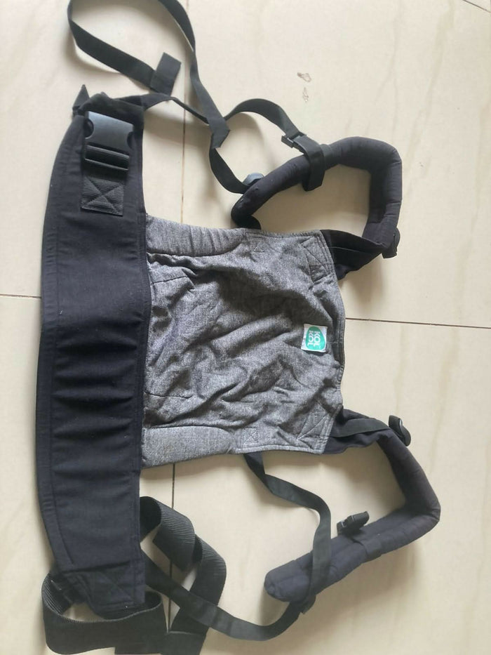 KOL KOL Baby Carrier - Black: Ergonomic and stylish baby carrier for comfortable and safe babywearing.