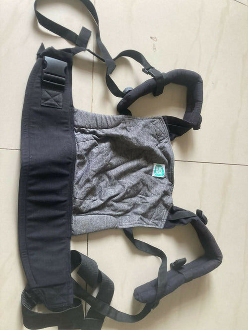 KOL KOL Baby Carrier - Black: Ergonomic and stylish baby carrier for comfortable and safe babywearing.