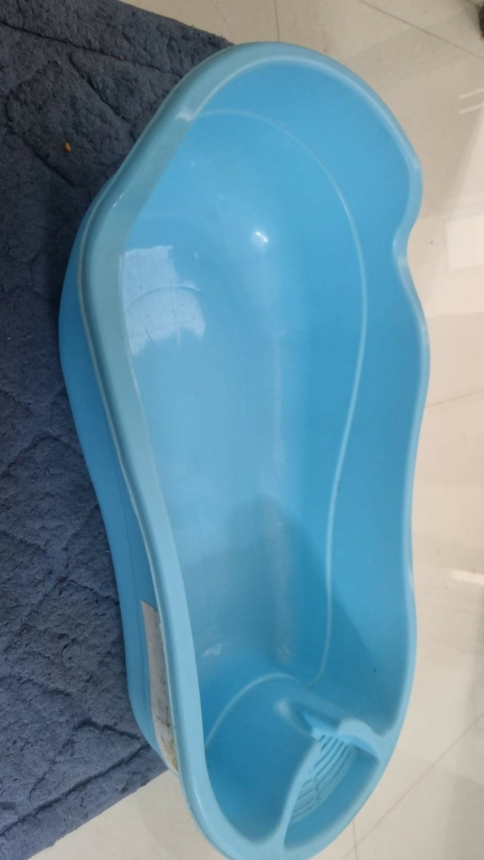 LITTLE KIDS Baby Bathtub in Almost New condition featuring an anti-slip base, spacious bathing area, smooth edges, and child-friendly design for comfortable and convenient supervised baby bath time.