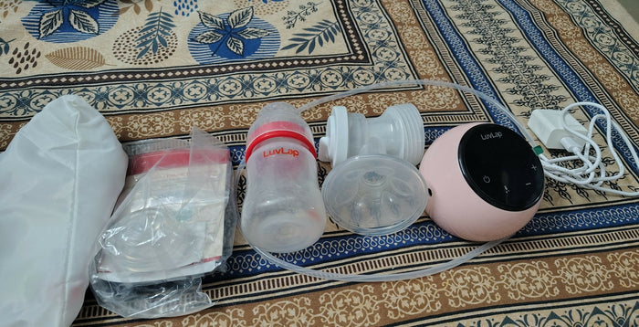 Breast pump with accessories