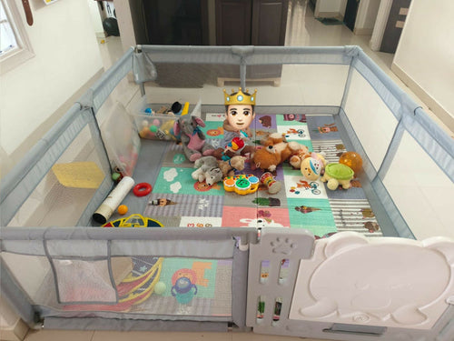 METRENO playpen/playard (180 × 200 cm) with a spacious play area, sturdy frame, breathable mesh sides, and a secure design for safe indoor play and exploration.