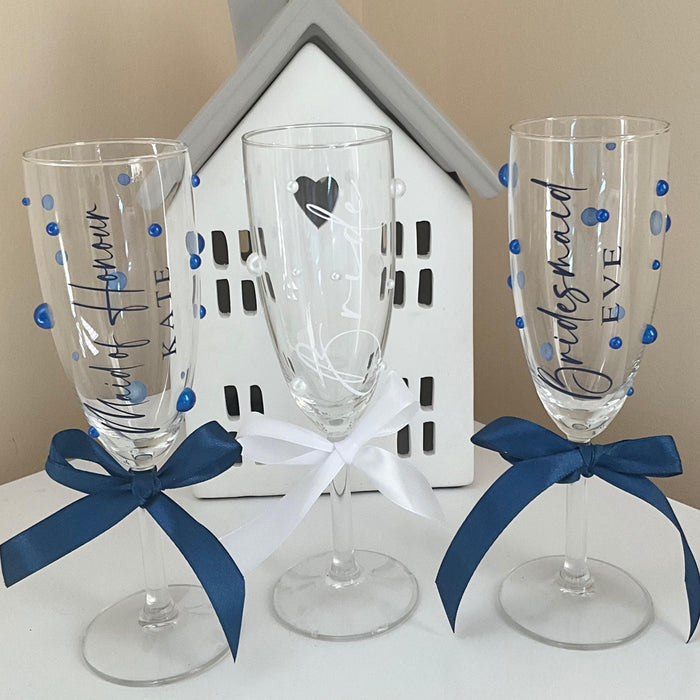 Personalised wedding champagne flutes with pearls and ribbon- bride champagne glass