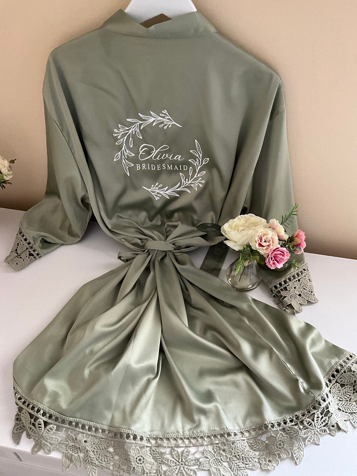Personalised Wreath Lace Bridesmaid Robe | Custom Bridal Party Gift