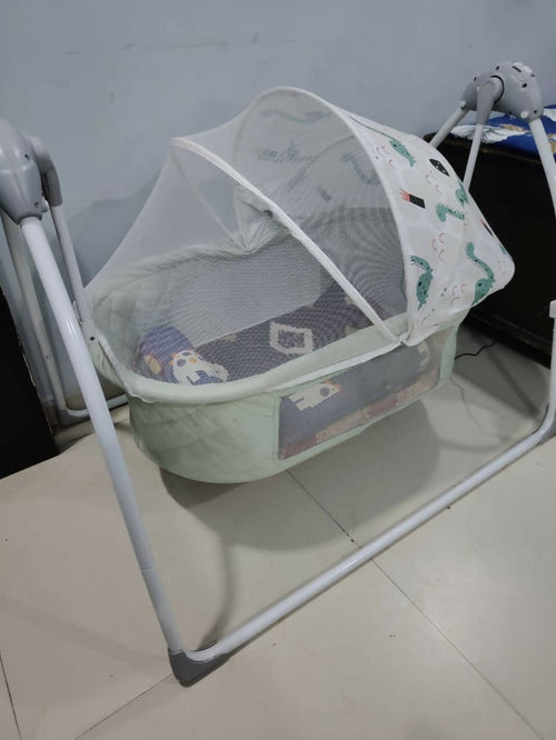 R for Rabbit automatic baby cradle with gentle swinging motion, comfortable sleeping space, sturdy frame, and soothing design to help newborns and infants relax and rest comfortably.