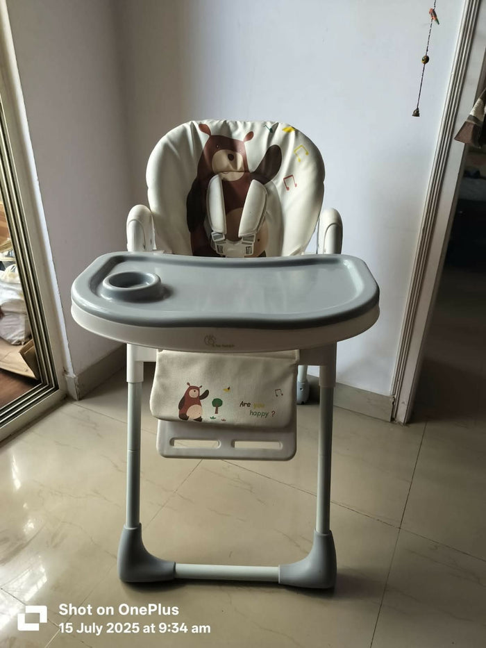 R FOR RABBIT Marshmallow feeding chair – almost new, comfy, and safe mealtime solution at a great value.