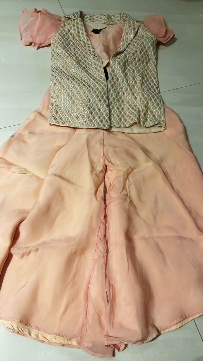 Elevate your baby girl's wardrobe with our Top and Skirt set, crafted for comfort and style in every twirl.