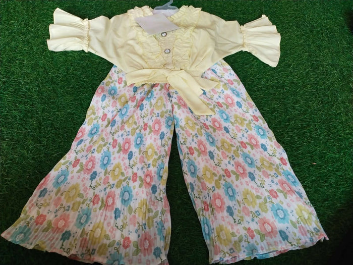 Adorn your baby girl in the stylish and comfortable Top with Pant set – perfect for any occasion with its cute design and soft, breathable fabric.
