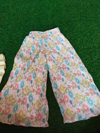 Adorn your baby girl in the stylish and comfortable Top with Pant set – perfect for any occasion with its cute design and soft, breathable fabric.