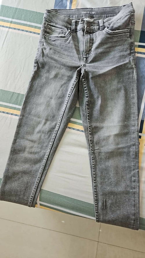 ZARA Black Skinny Fit Jeans – Trendy and Comfortable Skinny Jeans for a Sleek Look.